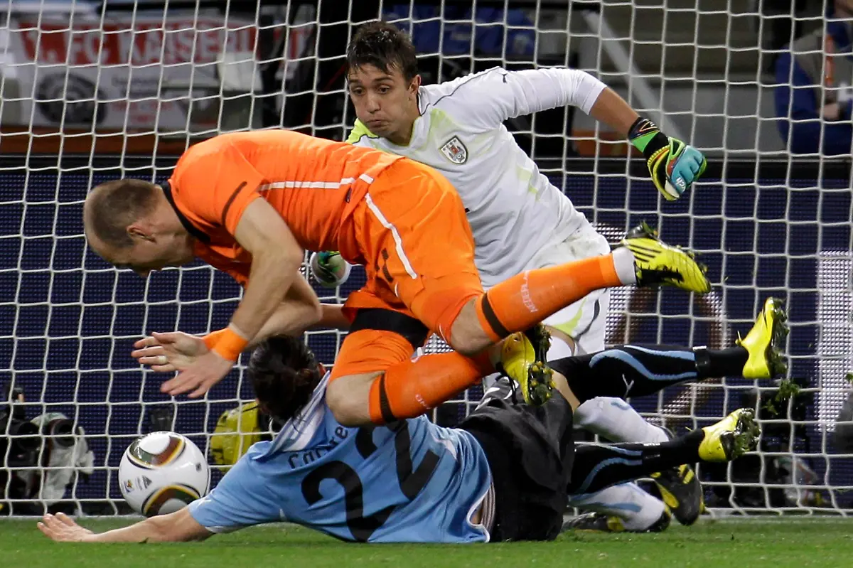 2010-07-06T191029Z-01-WCA411-RTRMDNP-3-SOCCER-WORLD-JPG2912547740580453036