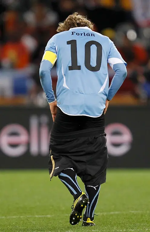 2010-07-06T194948Z-01-WCA156-RTRMDNP-3-SOCCER-WORLD-JPG7279233380697799958