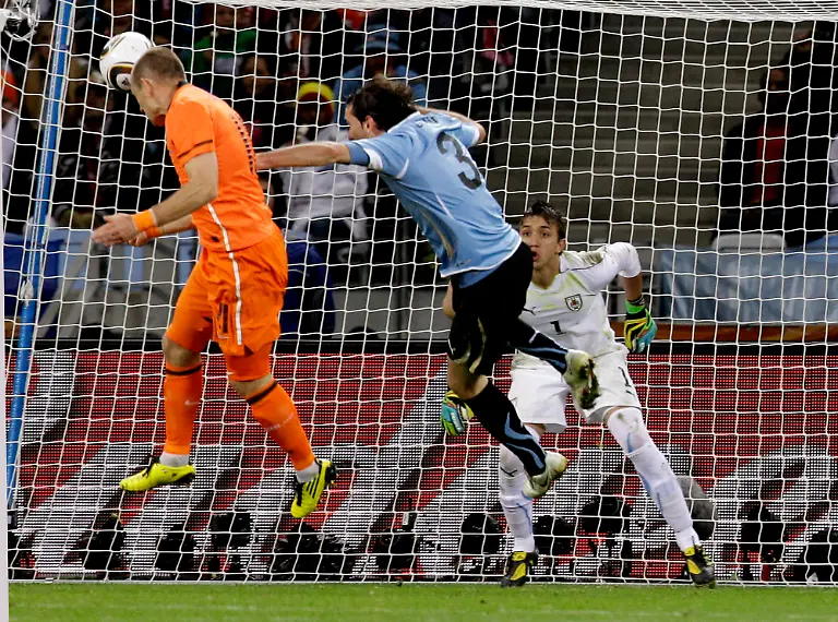 South-Africa-Soccer-WCup-Uruguay-Netherlands-WCUP275-jpg949619335593090784