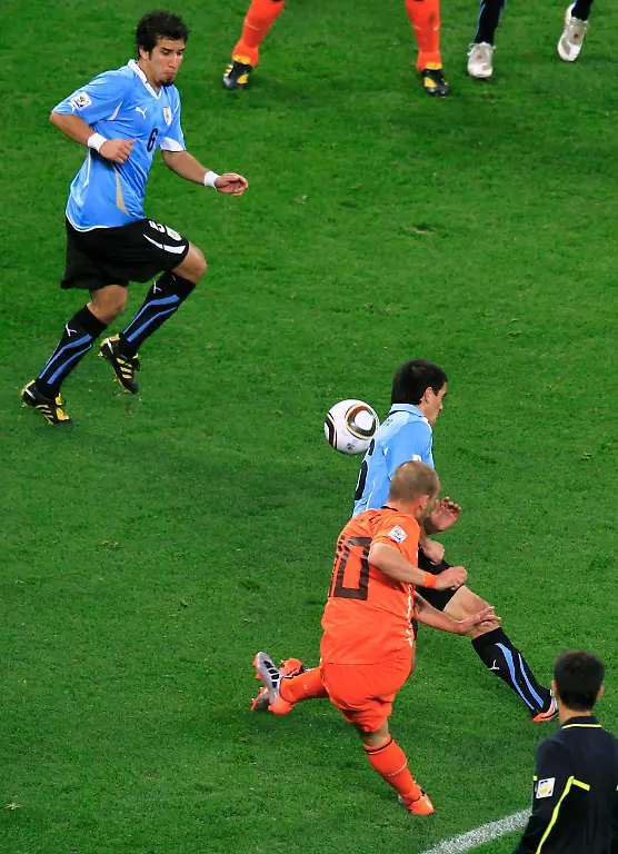 2010-07-06T200240Z-01-WCP521-RTRMDNP-3-SOCCER-WORLD-JPG769753005766806607