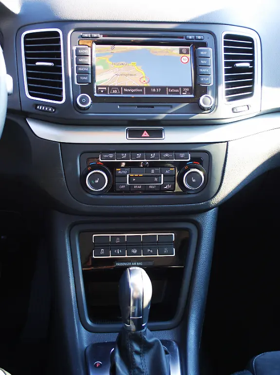 VW-Sharan-2010-07-04-13-32-58-2