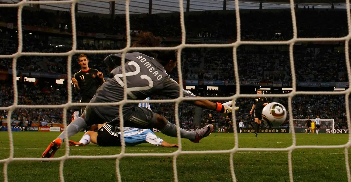 2010-07-03T161803Z-01-WCA213-RTRMDNP-3-SOCCER-WORLD-JPG2378782152004505870