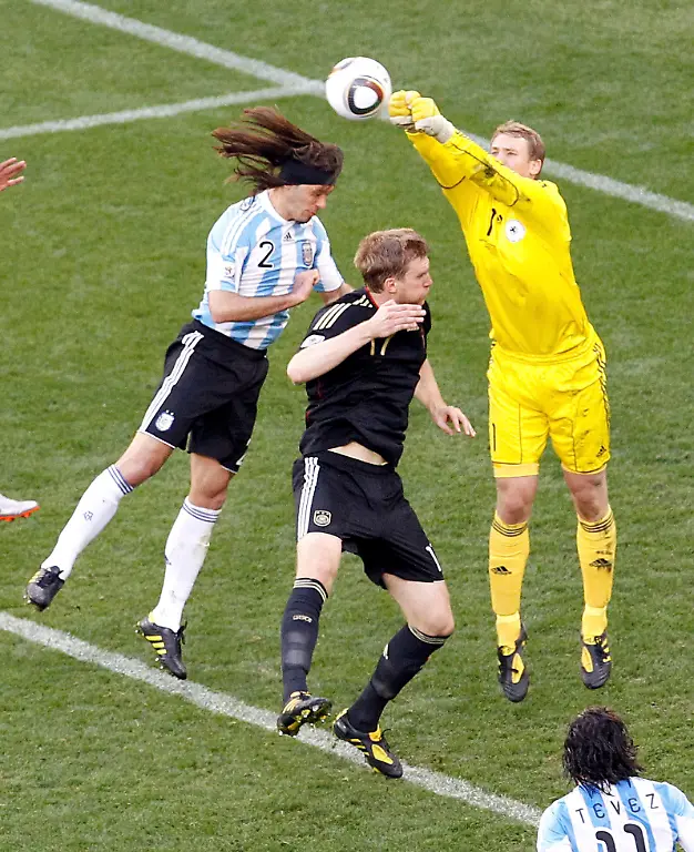 2010-07-03T144803Z-01-WCP319-RTRMDNP-3-SOCCER-WORLD-JPG6652685378588559562