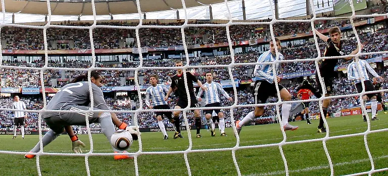 2010-07-03T141553Z-01-WCP312-RTRMDNP-3-SOCCER-WORLD-JPG870669518117504322