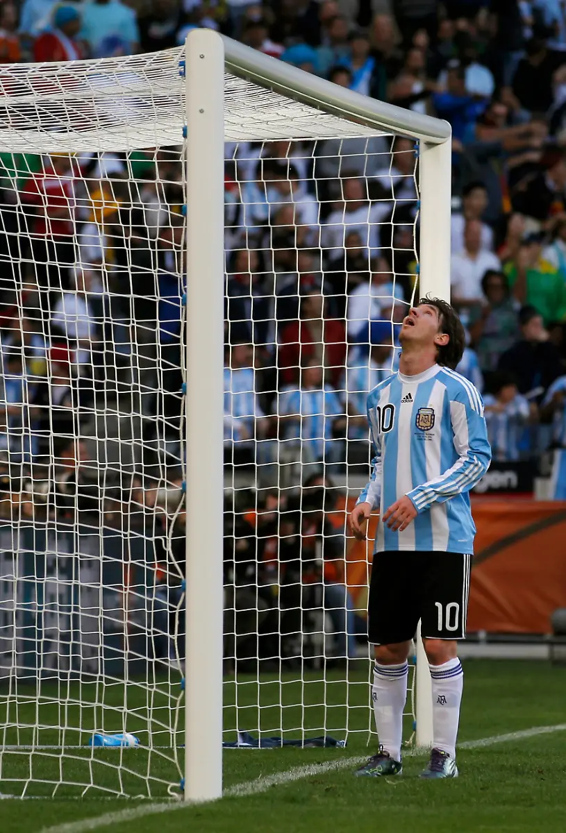 2010-07-03T144401Z-01-WCA146-RTRMDNP-3-SOCCER-WORLD-JPG2793720826595822655