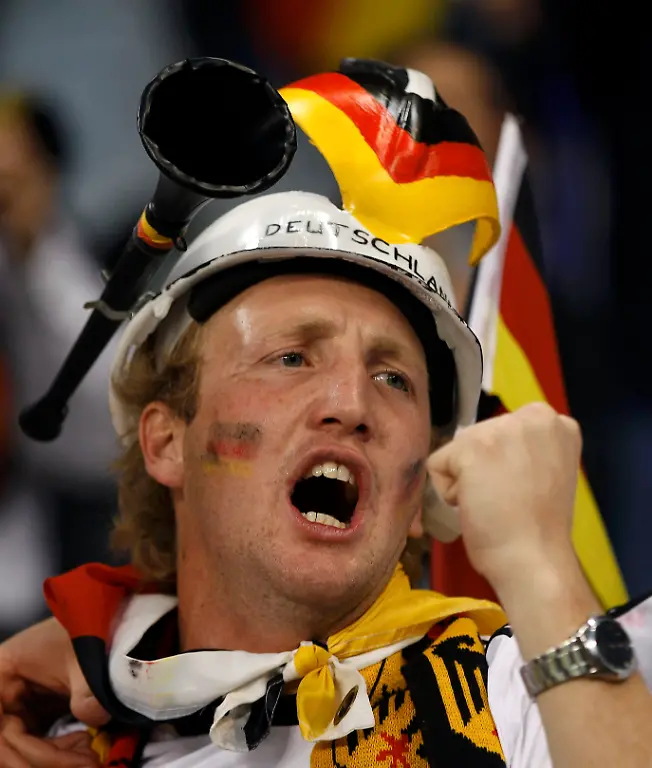 2010-07-03T161503Z-01-WCA501-RTRMDNP-3-SOCCER-WORLD-JPG2894316261652099674