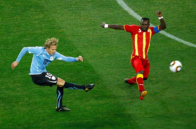 2010-07-02T185844Z-01-WCP413-RTRMDNP-3-SOCCER-WORLD-JPG4687339751203691776