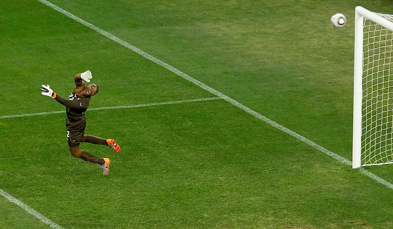 2010-07-02T190814Z-01-WCP416-RTRMDNP-3-SOCCER-WORLD-JPG5568073721276759768