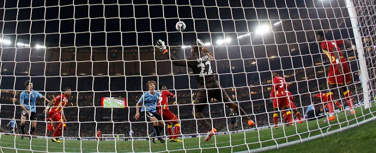 2010-07-02T185234Z-01-WCB133-RTRMDNP-3-SOCCER-WORLD-JPG4783219985560651460