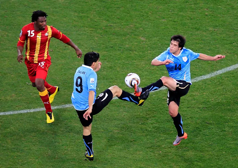 2010-07-02T200834Z-01-WCA454-RTRMDNP-3-SOCCER-WORLD-JPG4654849638085855700