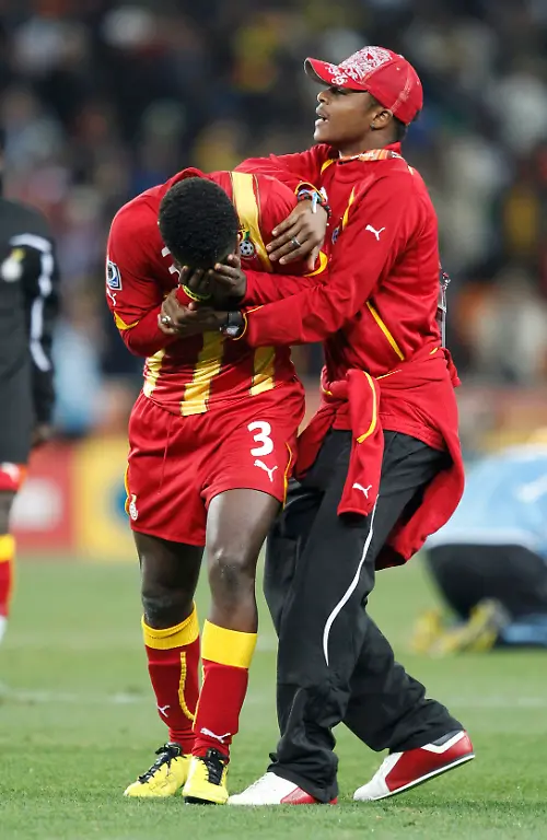 2010-07-02T212729Z-01-WCB207-RTRMDNP-3-SOCCER-WORLD-JPG3002658720527977915