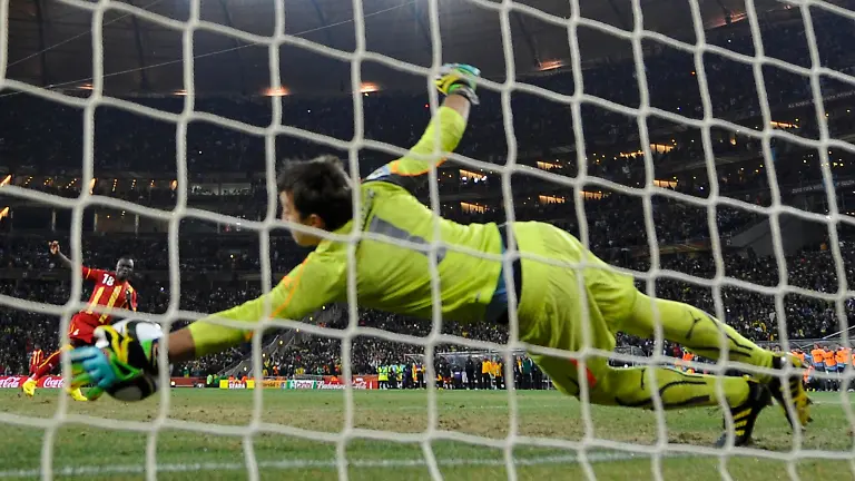 2010-07-02T214244Z-01-WCC541-RTRMDNP-3-SOCCER-WORLD-JPG8356568722778745663