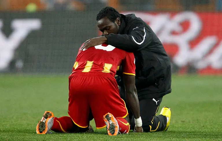 2010-07-02T213420Z-01-WCC534-RTRMDNP-3-SOCCER-WORLD-JPG2375460206896694257