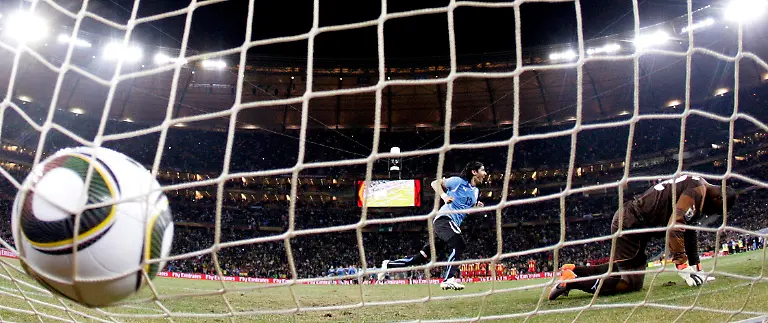 2010-07-02T215224Z-01-WCB508-RTRMDNP-3-SOCCER-WORLD-JPG1016153072851392389