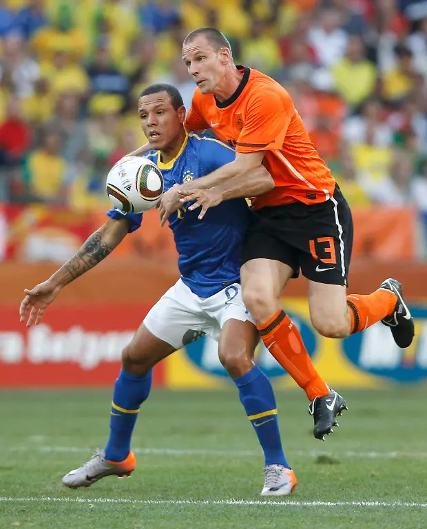 2010-07-02T143643Z-01-WCA142-RTRMDNP-3-SOCCER-WORLD-JPG747989794316367567
