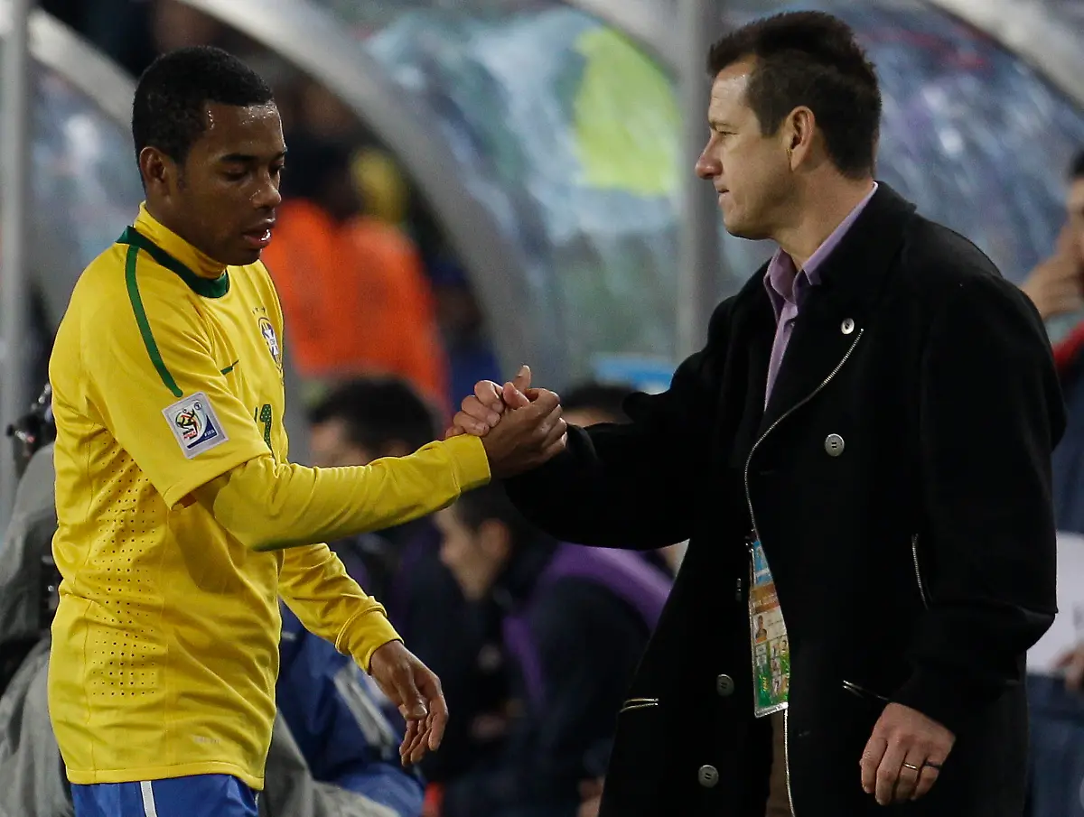 2010-06-28T202659Z-01-WCD543-RTRMDNP-3-SOCCER-WORLD-JPG1894187281098977549