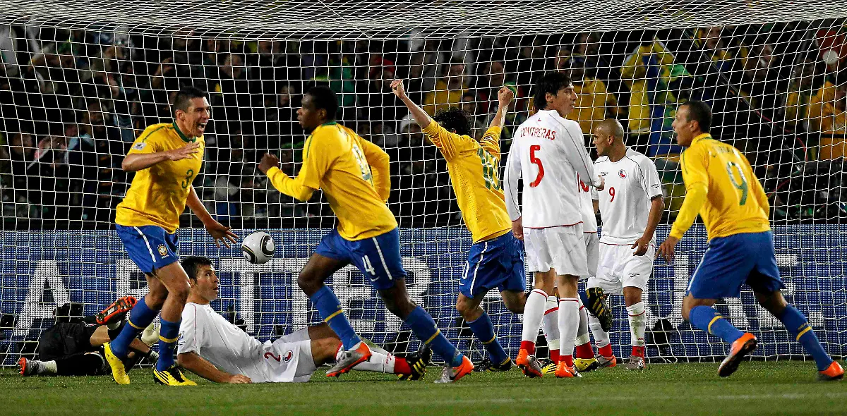 2010-06-28T192110Z-01-WCB444-RTRMDNP-3-SOCCER-WORLD-JPG7177328330413418592