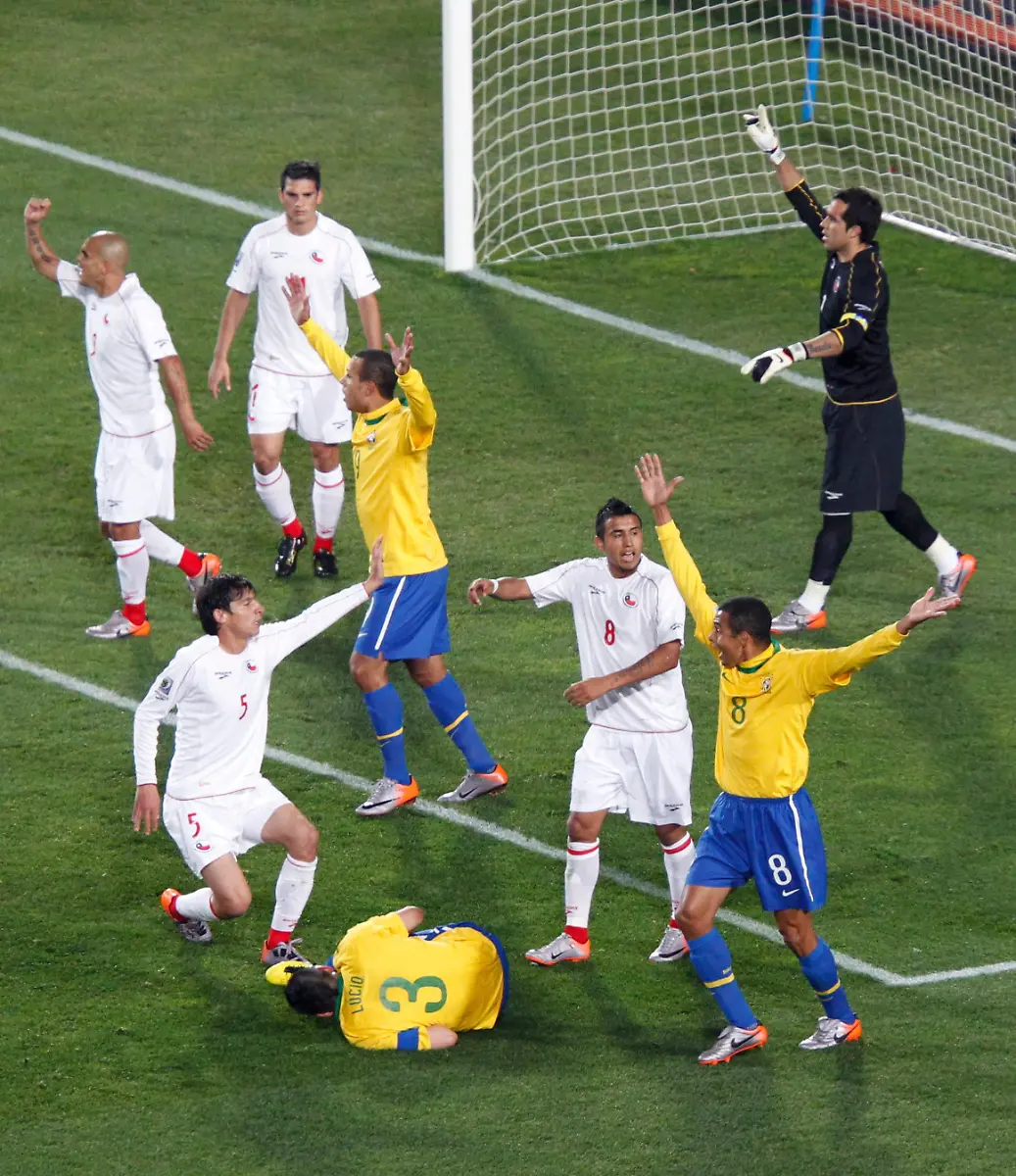 2010-06-28T190209Z-01-WCP384-RTRMDNP-3-SOCCER-WORLD-JPG1870837969735164966