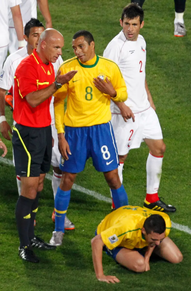 2010-06-28T190049Z-01-WCP382-RTRMDNP-3-SOCCER-WORLD-JPG7389190263028879155