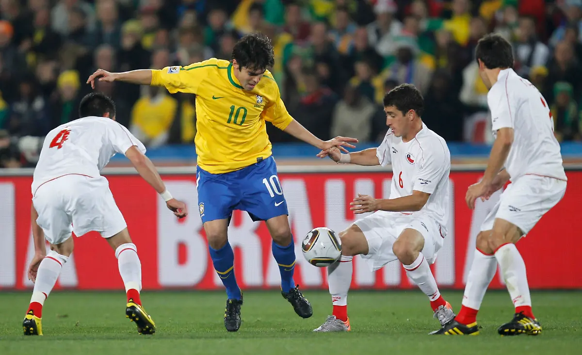 2010-06-28T185557Z-01-WCB137-RTRMDNP-3-SOCCER-WORLD-JPG8459052586054608262