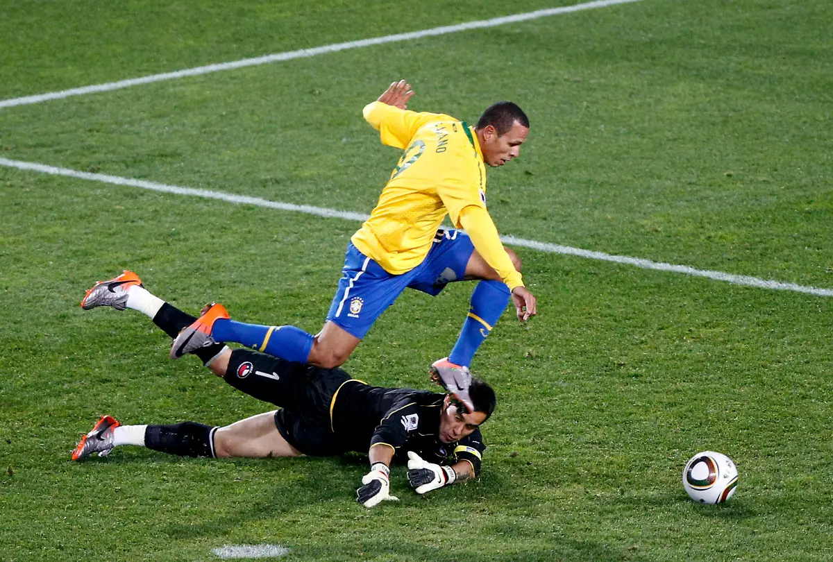 2010-06-28T191409Z-01-WCA410-RTRMDNP-3-SOCCER-WORLD-JPG1339736445620172893