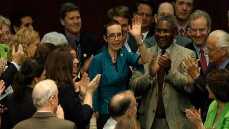 Rührender Moment: Giffords kehrt ins Abgeordnetenhaus zurück.