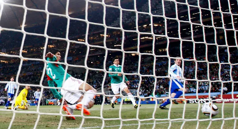 2010-06-27T193620Z-01-WCB426-RTRMDNP-3-SOCCER-WORLD-JPG2979350328439683856