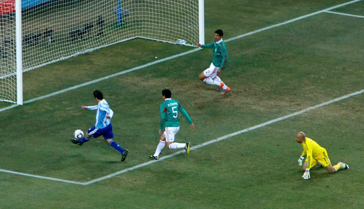 2010-06-27T193400Z-01-WCB424-RTRMDNP-3-SOCCER-WORLD-JPG8128077475605792364