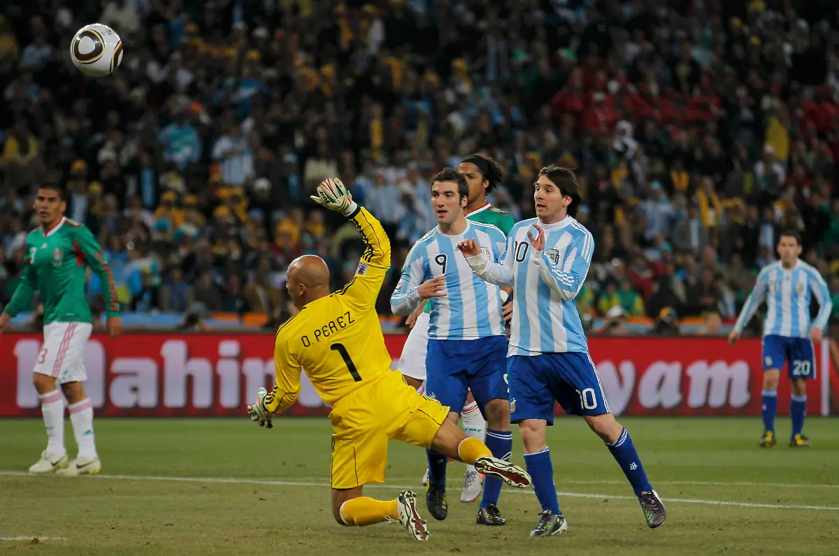 2010-06-27T190110Z-01-WCP616-RTRMDNP-3-SOCCER-WORLD-JPG7248027374553438272