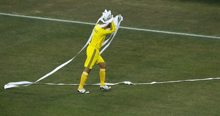 2010-06-27T184140Z-01-WCP608-RTRMDNP-3-SOCCER-WORLD-JPG3244615848010777363