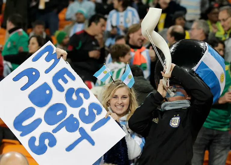 2010-06-27T181750Z-01-WCB123-RTRMDNP-3-SOCCER-WORLD-JPG4458903801637797888