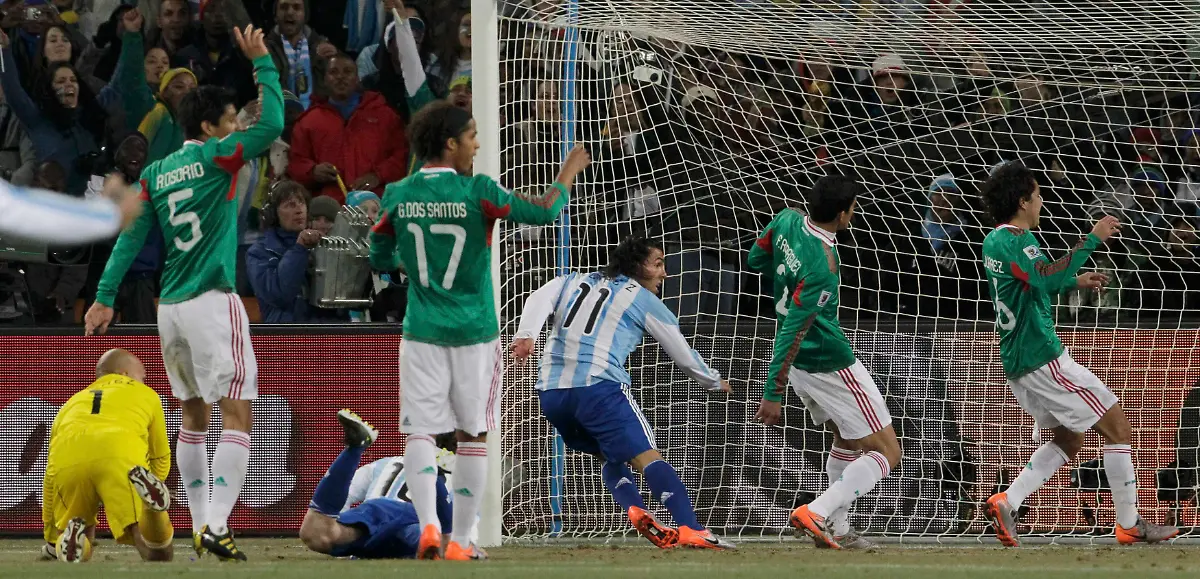 2010-06-27T190236Z-01-WCB145-RTRMDNP-3-SOCCER-WORLD-JPG5712757749456623127