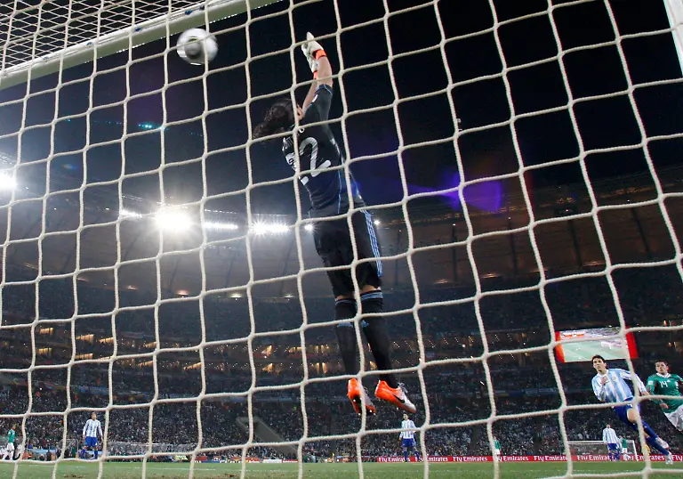 2010-06-27T184330Z-01-WCB140-RTRMDNP-3-SOCCER-WORLD-JPG6491218239597456034