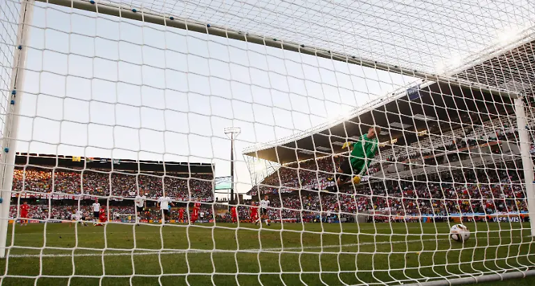 2010-06-27T151620Z-01-WCP551-RTRMDNP-3-SOCCER-WORLD-JPG4759524585367351920