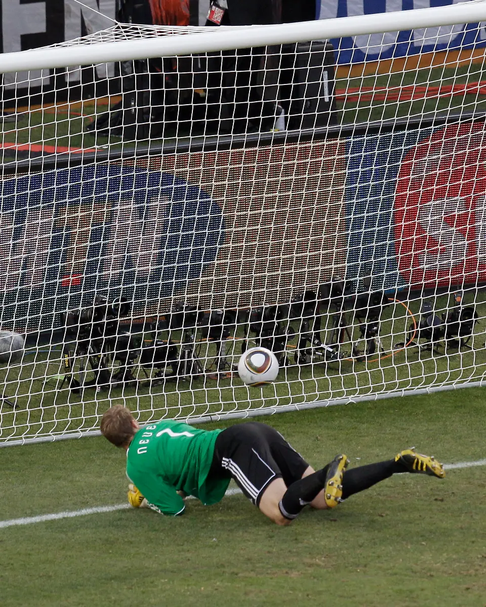 South-Africa-Soccer-WCup-Germany-England-WCUP221-jpg2086069024487752663