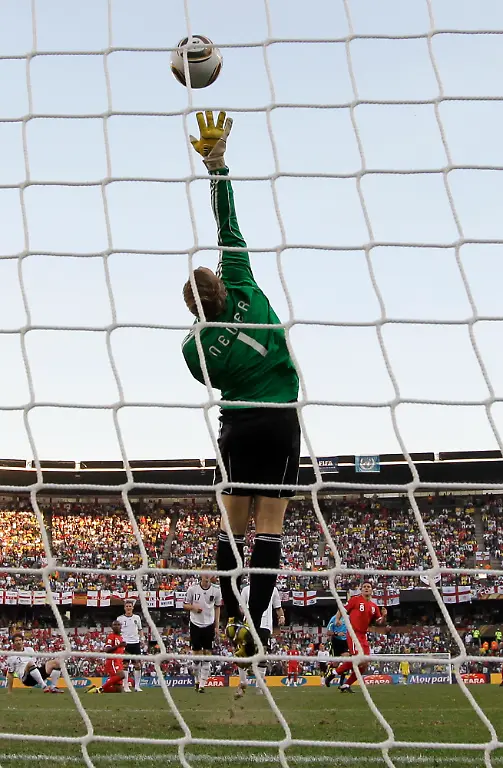 South-Africa-Soccer-WCup-Germany-England-WCUP222-jpg9097630410133381094