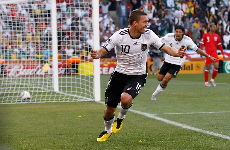 2010-06-27T145005Z-01-CLH28-RTRMDNP-3-SOCCER-WORLD-JPG4030514461430569287