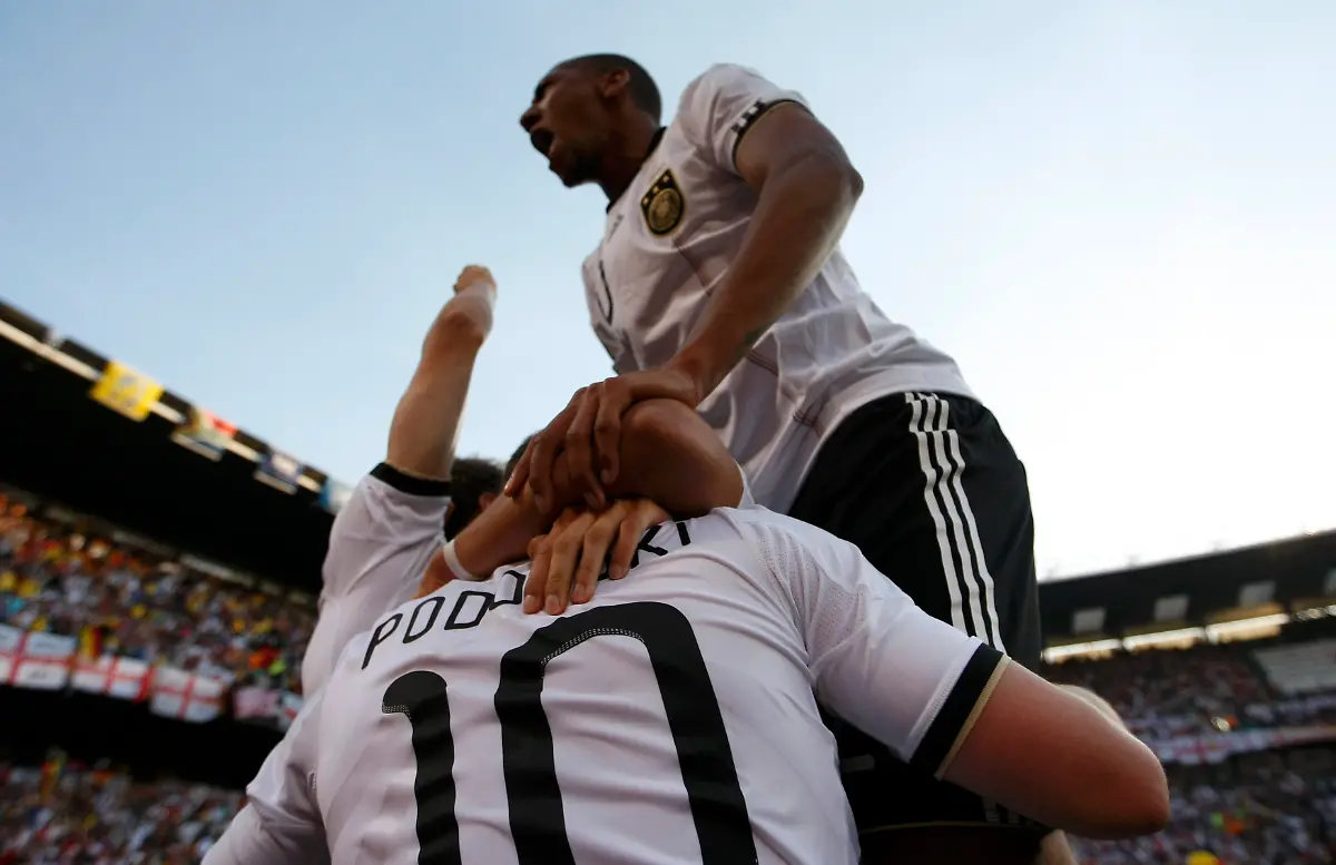 2010-06-27T144115Z-01-WCA147-RTRMDNP-3-SOCCER-WORLD-JPG7660114886645251395