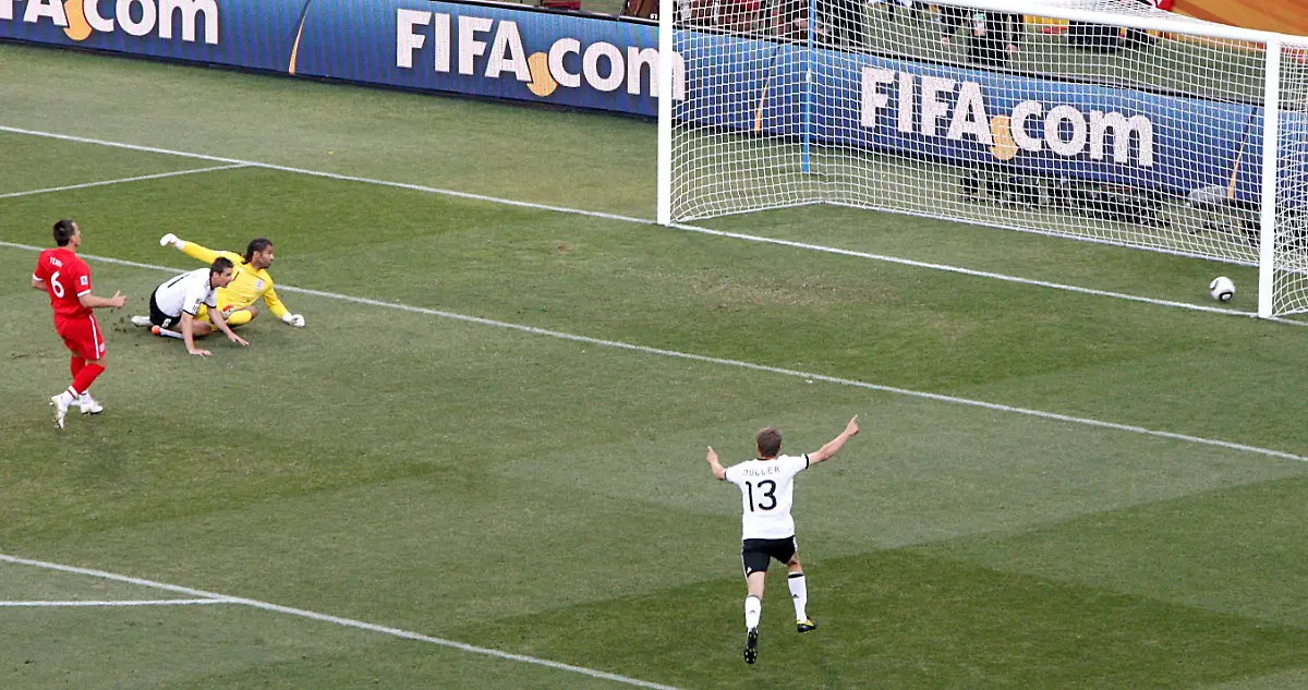 2010-06-27T145910Z-01-WCP323-RTRMDNP-3-SOCCER-WORLD-JPG7009970004634171717