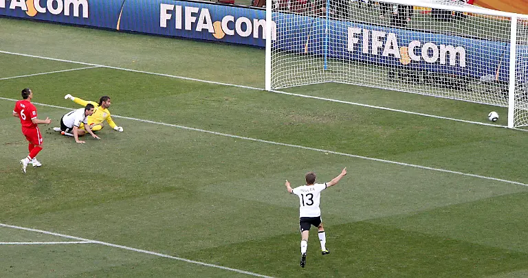 2010-06-27T145910Z-01-WCP323-RTRMDNP-3-SOCCER-WORLD-JPG7009970004634171717