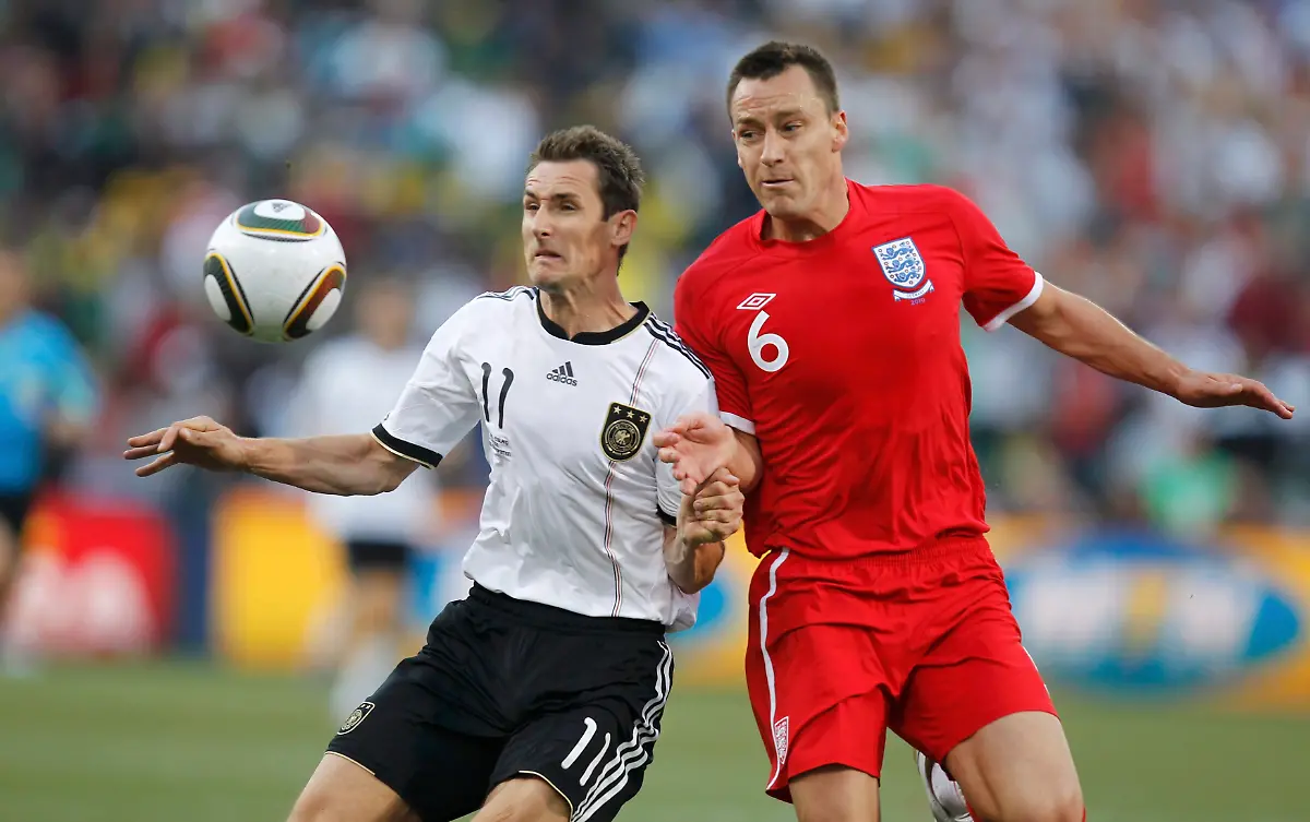 2010-06-27T151045Z-01-CLH38-RTRMDNP-3-SOCCER-WORLD-JPG8668056243117831716