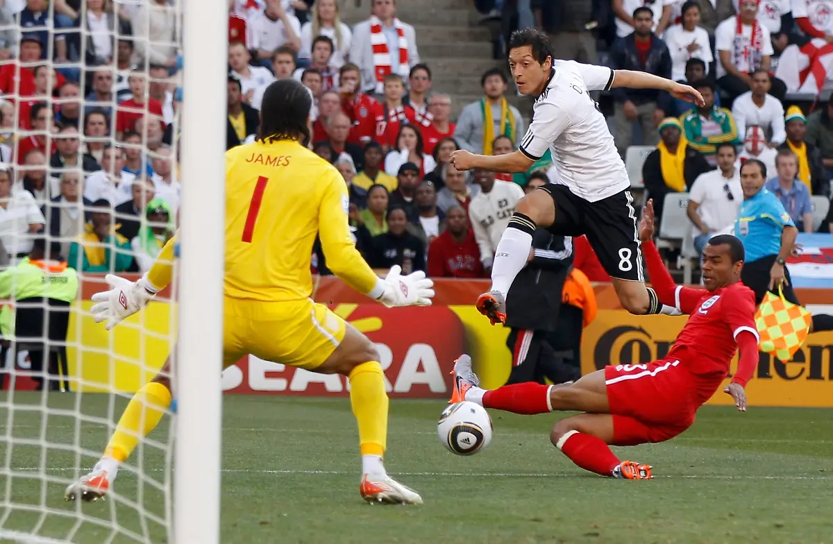 2010-06-27T141828Z-01-CLH14-RTRMDNP-3-SOCCER-WORLD-JPG4197286008255094049