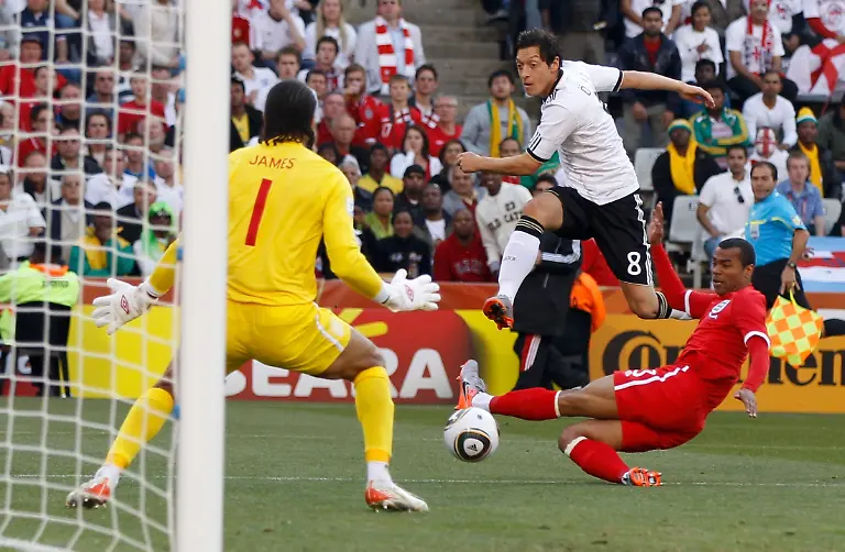 2010-06-27T141828Z-01-CLH14-RTRMDNP-3-SOCCER-WORLD-JPG4197286008255094049