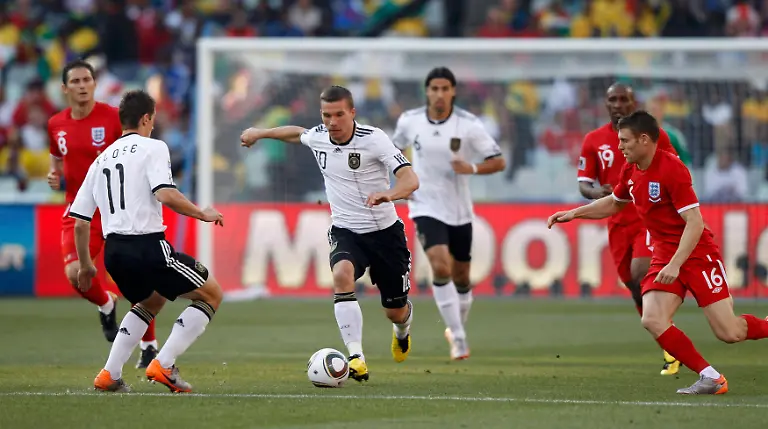 2010-06-27T142306Z-01-CLH15-RTRMDNP-3-SOCCER-WORLD-JPG6046158458644959450