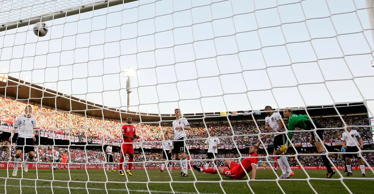 2010-06-27T151550Z-01-WCA516-RTRMDNP-3-SOCCER-WORLD-JPG8047466327919070066