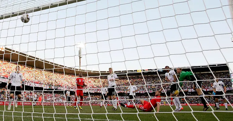 2010-06-27T151550Z-01-WCA516-RTRMDNP-3-SOCCER-WORLD-JPG8047466327919070066