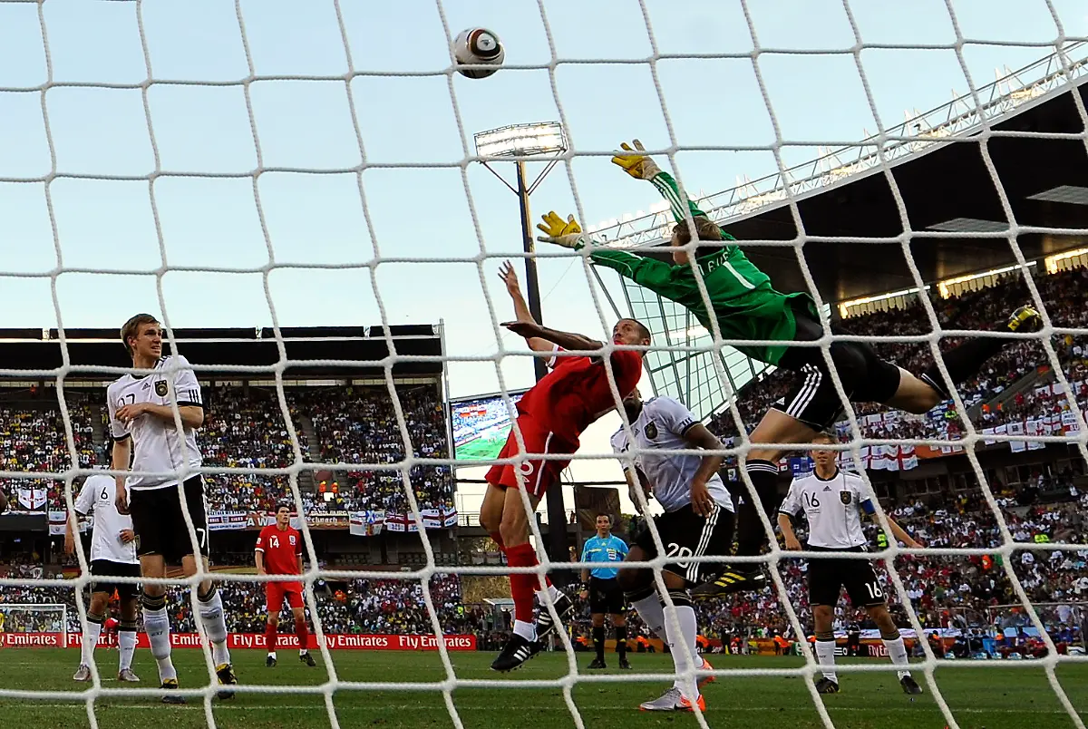 2010-06-27T152140Z-01-WCA517-RTRMDNP-3-SOCCER-WORLD-JPG3851767966572078673