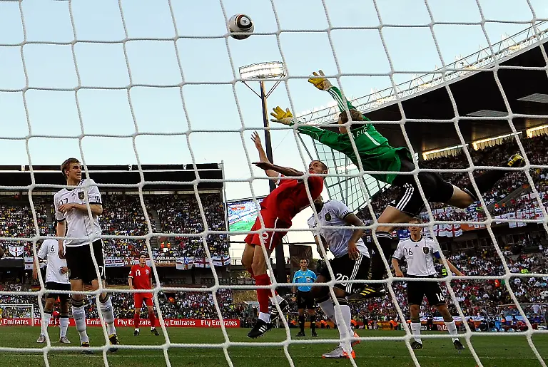 2010-06-27T152140Z-01-WCA517-RTRMDNP-3-SOCCER-WORLD-JPG3851767966572078673