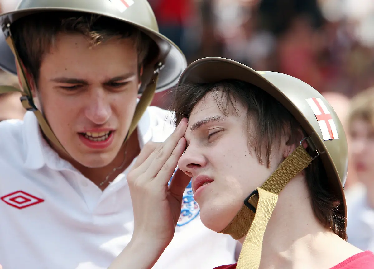 Britain-Soccer-WCup-Reax-NSH106-jpg4270037892084708373