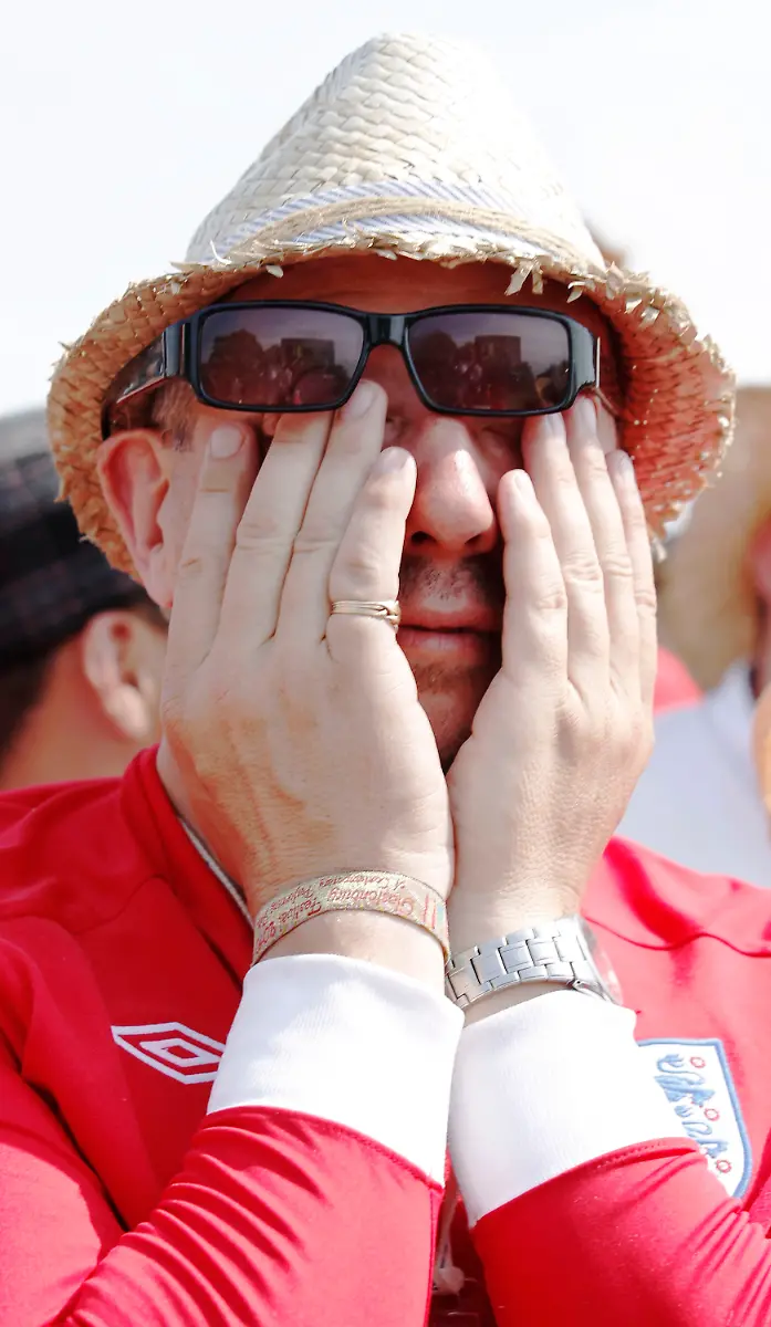 2010-06-27T152449Z-01-LON108-RTRMDNP-3-MUSIC-GLASTONBURY-JPG6821774664738526630